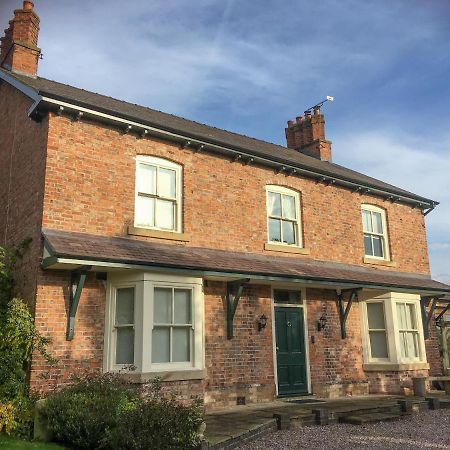 Hollies Farm B&B Wrexham Eksteriør bilde