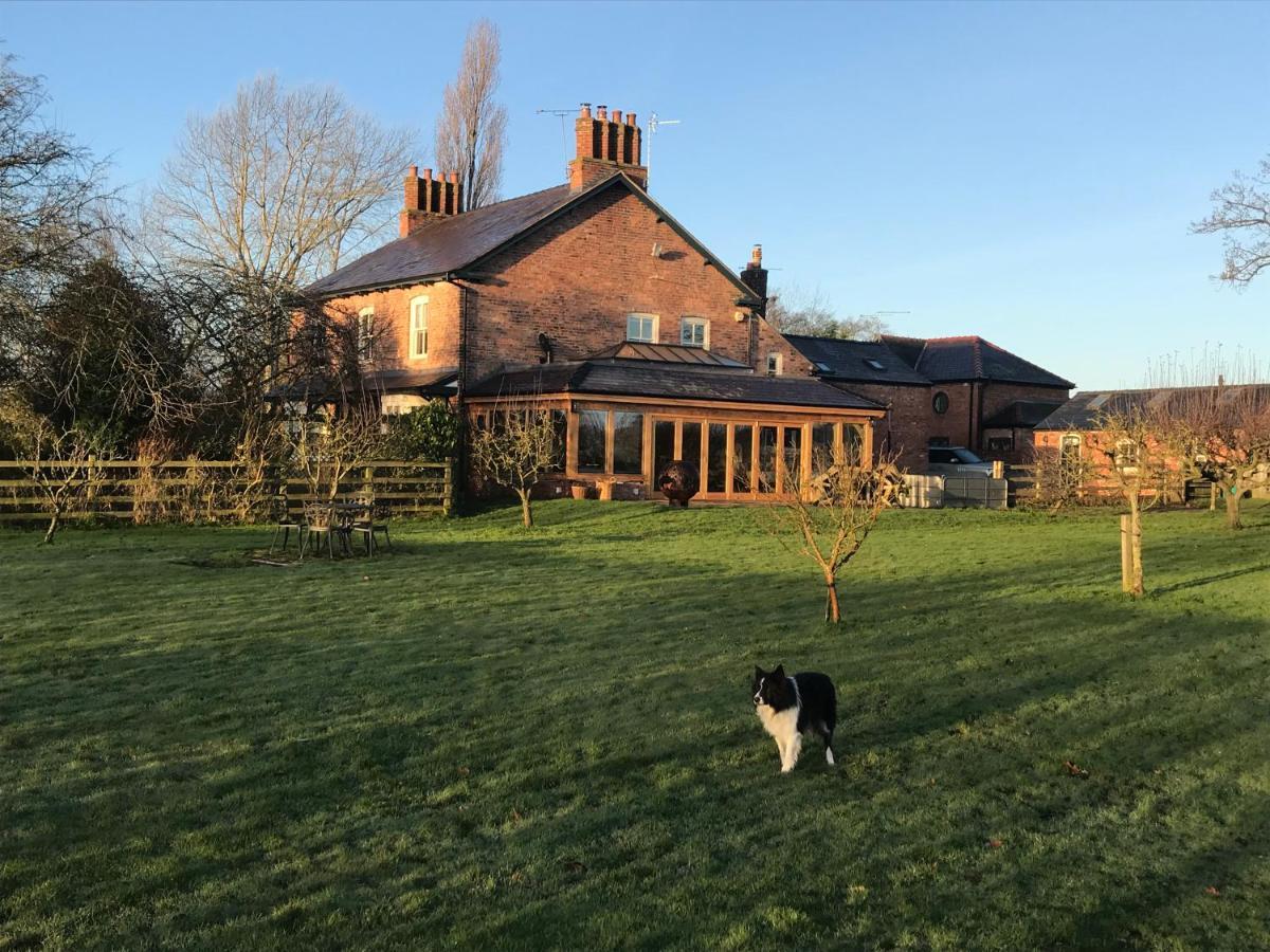 Hollies Farm B&B Wrexham Eksteriør bilde